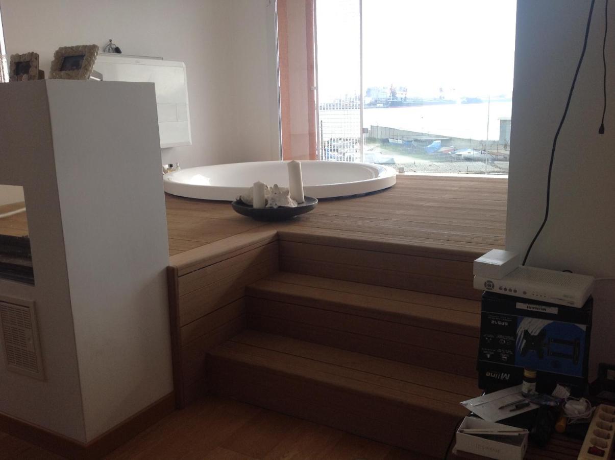 Vista Mar Apartment Brindisi Bagian luar foto